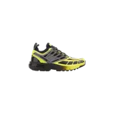 Championes de colaboración MM6 Maison Margiela x Salomon modelo ACS Pro, diseño técnico en tonos amarillo, negro y gris, con suela robusta y sistema de ajuste rápido.
