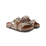 Sandalias con estampado animal print, con dos hebillas doradas ajustables.