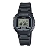 Reloj digital Casio con diseño retro, caja y correa de resina negra. Cuenta con pantalla digital, luz LED, alarma, cronómetro y calendario automático.