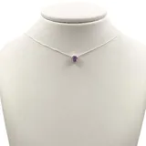 Collar de plata 925 con cadena fina y dije de amatista engarzada.