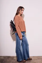 Sweater celeste de tejido de punto calado con lurex, de corte holgado y mangas largas.