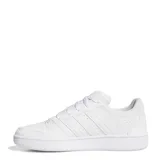 Championes urbanos Adidas modelo Hoops Classic, color blanco. Diseño de inspiración basquetbolística con las tres tiras laterales características, perforaciones en la puntera para mayor ventilación y suela de goma resistente.