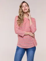 Blusa de manga tres cuartos color verde con rayas horizontales blancas, escote bote y ruedo curvo.