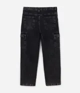 Pantalón de jean negro, estilo baggy, con bolsillos cargo laterales y efecto lavado.