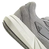 Championes Adidas Lightblaze color gris con detalles en blanco. Zapatillas urbanas con tecnología Lightstrike para mayor amortiguación y confort.