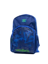 Mochila Umbro de color azul con estampado geométrico en el bolsillo frontal. Cuenta con cierre principal, bolsillo delantero con cierre, logo de la marca en la parte superior y en la base, y correas ajustables.