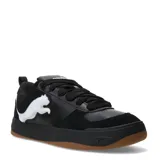 Championes Puma modelo Park Lifestyle II Cat de hombre, color negro con detalles en blanco y suela de goma marrón. Presentan diseño de skater con el logotipo grande de Puma en color blanco en el lateral, puntera de gamuza y cordones negros.