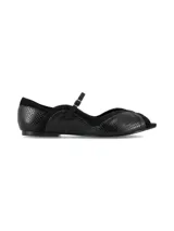 Ballerina peep toe de cuero negro con textura reptil combinada con gamuza, cuenta con una tira fina sobre el empeine con hebilla ajustable.
