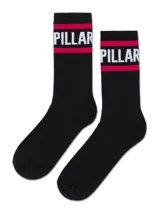 Medias largas Caterpillar color negro, con franja roja y el nombre de la marca en letras blancas en la parte superior.
