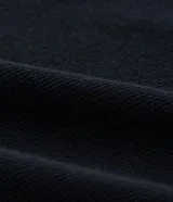 Blusa de manga larga confeccionada en tejido rib, con cuello redondo y diseño ajustado al cuerpo.