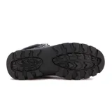 Bota de estilo outdoor color negro, con cordones, cuello acolchado y suela de goma con relieve antideslizante.
