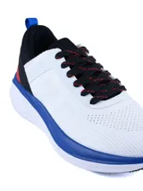 Championes deportivos Umbro modelo Luno Soft, color negro, con capellada de tejido técnico transpirable y suela de goma con diseño ergonómico.