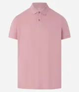 Remera polo de corte comfort, confeccionada en algodón peruano de alta calidad. Presenta cuello clásico con tapeta de botones y mangas cortas. Diseño liso y texturizado, ideal para un look casual y fresco.