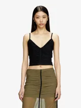 Top negro de tul elástico con tirantes finos y escote en V. Presenta frunces en el frente y etiqueta con la bandera de Diesel en la costura lateral.