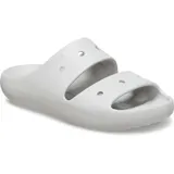 Sandalias tipo slide de la marca Crocs, con diseño de doble tira superior con perforaciones para personalización con Jibbitz. Fabricadas en material Croslite ligero y flexible, con plantilla ergonómica.