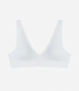 Soutien top blanco de microfibra con textura acanalada, breteles anchos y copas desmontables.