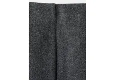 Falda midi gris de corte recto, con tiro alto y diseño clásico.