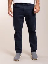 Pantalón de sarga color beige, de corte recto y cinco bolsillos.