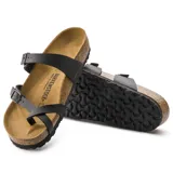 Sandalias Birkenstock modelo Mayari, color negro, con diseño de tiras cruzadas y ajuste mediante hebillas metálicas. Plantilla anatómica de corcho y suela de goma.