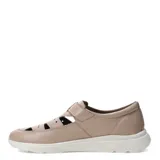 Sandalias de cuero color marrón con diseño calado en la parte superior, cierre de velcro lateral y suela de goma blanca.