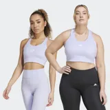 Sostén deportivo Adidas de sujeción media, color lila, con logo blanco en el centro del pecho y tirantes cruzados en la espalda. Cuenta con bolsillos para guardar objetos pequeños.