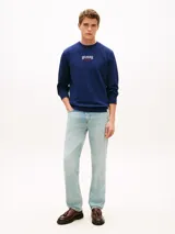 Buzo Tommy Hilfiger de cuello redondo, color azul marino, con logo bordado en el pecho.