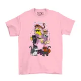 Remera de algodón color rosa con estampado frontal de estilo caricatura que muestra a una mujer rodeada de gatos con lentes de sol y la frase Never Enough.