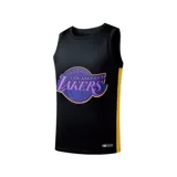 Musculosa deportiva sin mangas de los Los Angeles Lakers, color negro con paneles laterales amarillos. Presenta el logo oficial del equipo estampado en el frente en colores violeta, amarillo y blanco.