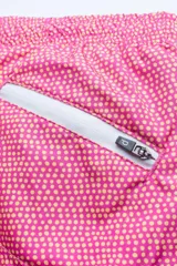 Short de baño rosa con estampado de lunares blancos, cintura elástica ajustable, dos bolsillos laterales, un bolsillo trasero con cierre y suspensor de malla fina hipoalergénico.