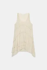 Vestido corto de viscosa color beige con diseño de jacquard, escote redondo y manga sisa. Presenta un diseño de paneles asimétricos con aplicaciones de abalorios decorativos en las costuras.