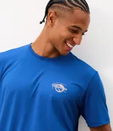 Remera deportiva Get Over de color azul, con tecnología dry, cuello redondo, manga corta y estampa frontal localizada con el texto "Heritage".