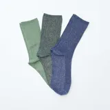Lote de tres pares de medias de algodón acanaladas, una verde claro, una verde oscuro y una azul.