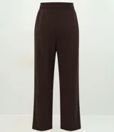 Pantalón wide leg color bordó, confeccionado en tejido de algodón y poliéster. Presenta cintura elástica y diseño liso con detalle de costura vertical frontal.