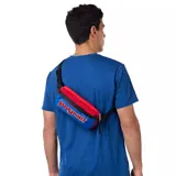 Riñonera Jansport Washington Waistpack, color rojo y azul con logo estampado en el frente.