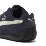 Championes Puma Speedcat OG de gamuza azul marino con detalles en blanco, incluyendo el logo de Puma en el lateral y la puntera.