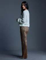 Pantalón largo de lentejuelas negras, marca Ninety, con pretina ancha elastizada, bolsillos laterales y forro a tono.