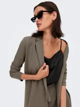 Blazer largo de punto elástico marca JDY, color beige, con cuello de solapas y diseño abierto sin botones.