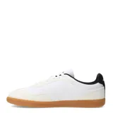 Championes Umbro de estilo clásico inspirados en el fútbol de salón, con capellada sintética negra y refuerzos de gamuza en la puntera. Presentan el logo de la marca en el lateral y suela de goma color caramelo tipo indoor.