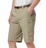 Short cargo de senderismo color beige, con cintura elástica lateral, bolsillos laterales y bolsillo de seguridad con cremallera. Confeccionado con tecnología Omni-Wick para absorción de humedad y protección solar Omni-Shade UPF 50.