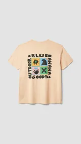 Camiseta color durazno de corte holgado con estampado en la espalda con el logo de la marca Blue Banana.
