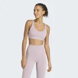 Top deportivo de soporte medio Adidas, confeccionado en tejido ultrasuave Adisoft con tecnología Climacool. Presenta un diseño de escote redondo, espalda con tirantes finos y almohadillas removibles.