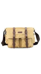 Morral de tela canvas color gris con detalles en cuero marrón, con tapa y doble bolsillo frontal, trasero y laterales. Interior espacioso con compartimento para notebook de 15". Correa de galón regulable para mayor comodidad.