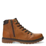 Bota de cuero color marrón con diseño acordonado y cierre lateral. Presenta detalles en cuero oscuro en la lengüeta y el cuello, con suela dentada de goma.