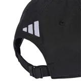 Gorro de béisbol Adidas Motorsport color negro, con logo de Mercedes Benz bordado en blanco en el frente, logo de Adidas bordado en blanco en la visera y número 63 bordado en la visera.