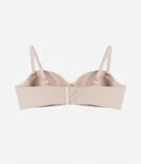 Soutien strapless de microfibra color beige, con copas estructuradas y diseño sin tirantes.
