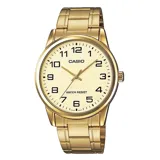 Reloj analógico Casio con caja y malla de acero inoxidable en tono dorado. Presenta una esfera de color champán con números arábigos negros y manecillas doradas.