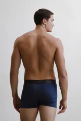 Boxer de algodón con cintura elástica negra, diseño ajustado y cómodo.