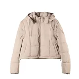 Campera larga tipo puffer color taupe, con diseño acolchado, cierre frontal, capucha y cordón ajustable en la cintura.