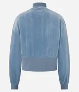 Suéter celeste de algodón felpudo con cuello alto, cremallera, mangas largas y detalles ajustados en los puños y bajo.