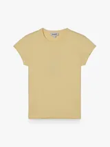 Camiseta básica entallada de manga corta, confeccionada en tejido elástico de punto de color amarillo claro. Cuenta con cuello redondo y diseño liso.